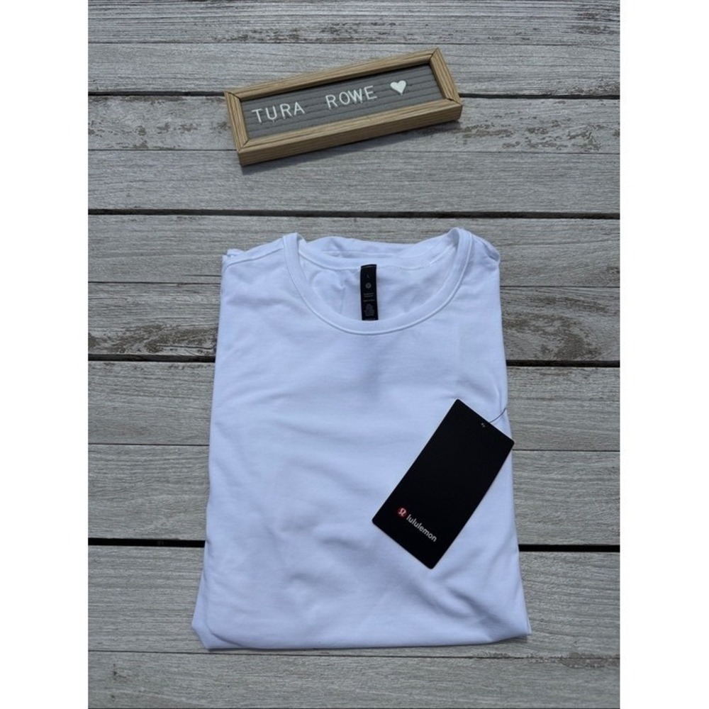 Lululemon 5 Year Basic T-Shirt White Men's medium NWT
